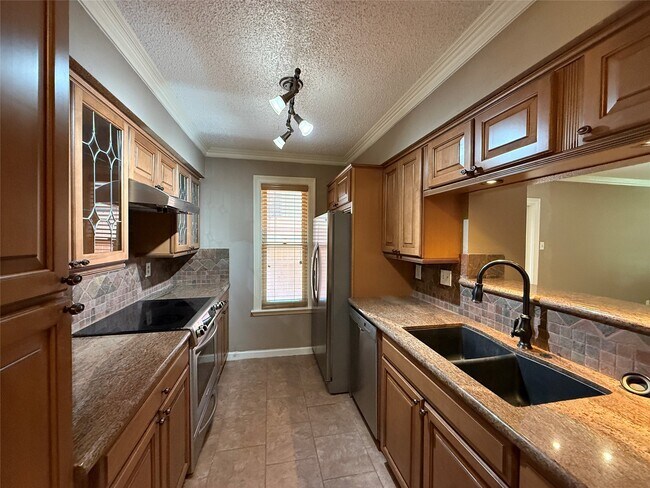 Building Photo - 10555 Turtlewood Ct