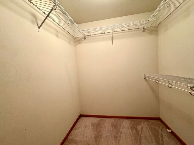 Building Photo - In town Kingston, walking distance to the Seattle and Edmonds ferry, main floor condo