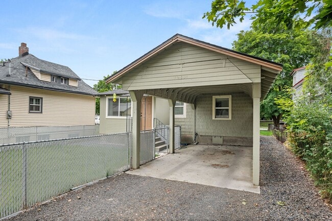 Building Photo - 2604 W Sinto Ave