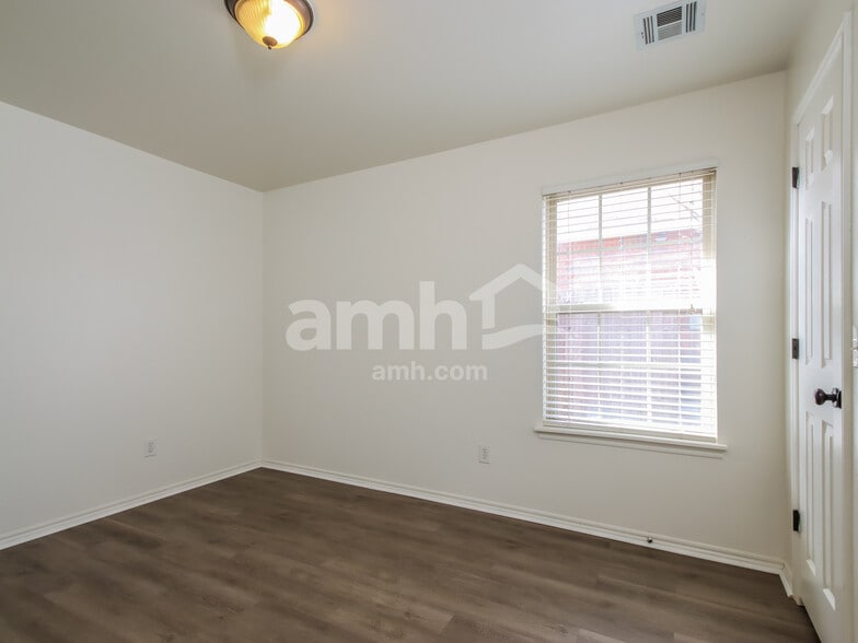 Building Photo - 1706 W 117th St S