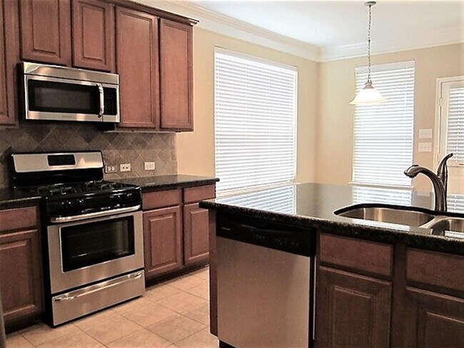 Building Photo - 12403 Fort Dupont Ln