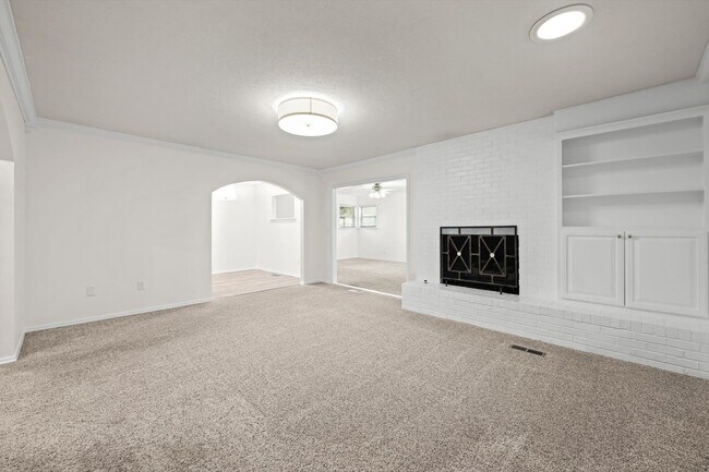 Building Photo - Updated Edmond 3BR Home – Walk to Orvis Risner Elementary – Easy OKC Commute