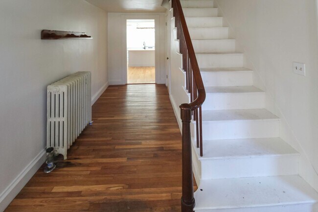 Building Photo - Beautiful 3-Bedroom Colonial on 1.3 Acres ...