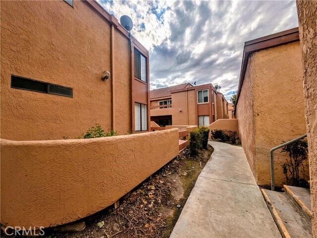 Building Photo - 1440 W Edgehill Rd