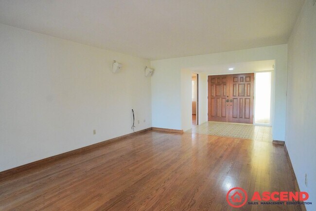 Building Photo - 7932 Stine Rd