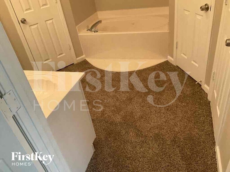 Building Photo - 4563 Park Ridge Pkwy