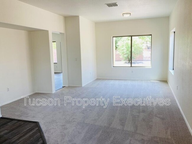 Building Photo - 11879 W Fontenelle Dr