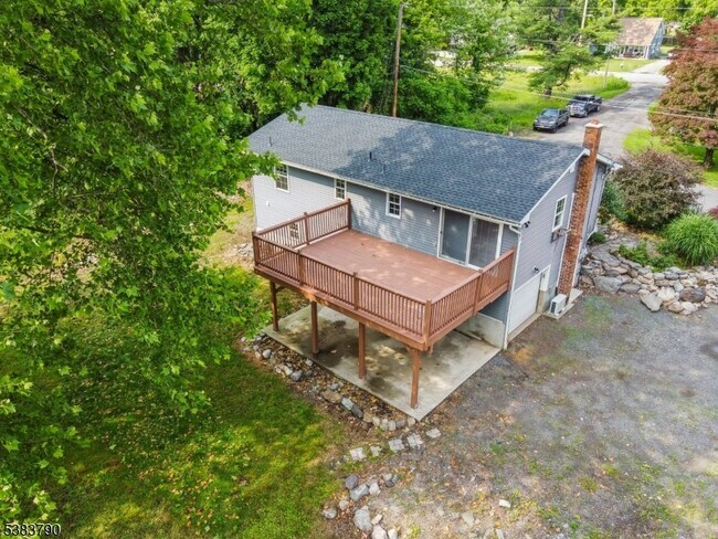 Building Photo - 13 Susquehanna Ln