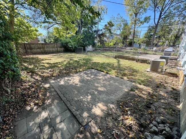Building Photo - m1545-1547 W 7th Ave