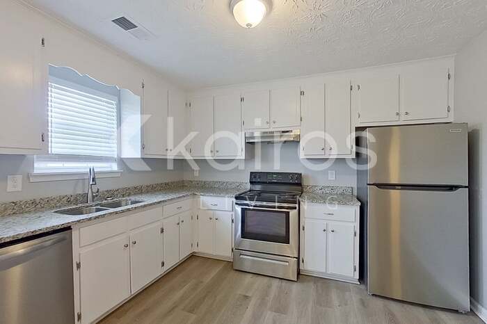 Building Photo - 310 Deer Park Dr