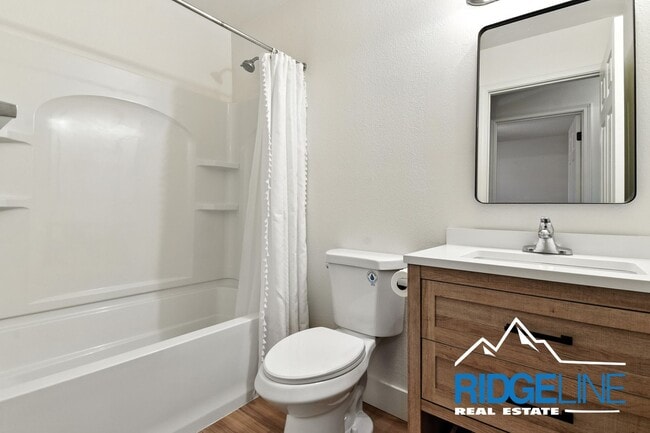 Building Photo - Fox Farm one level home ready for you to e...