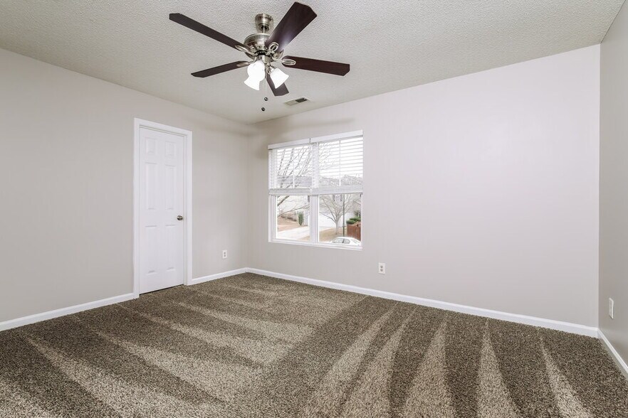 Building Photo - 21 Valleyfield Dr