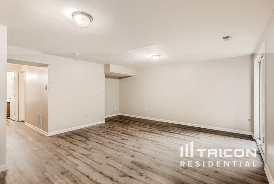 Building Photo - 3326 Midland Ct