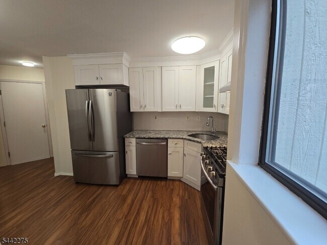 Building Photo - 41 Arbor Cir