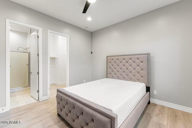 Building Photo - 11086 W Hadley St