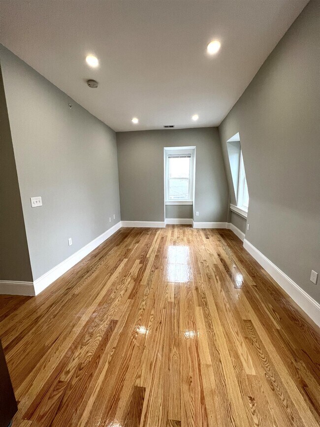 Building Photo - 67 Pearl St