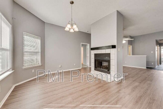 Building Photo - 1220 Royal Crescent Dr