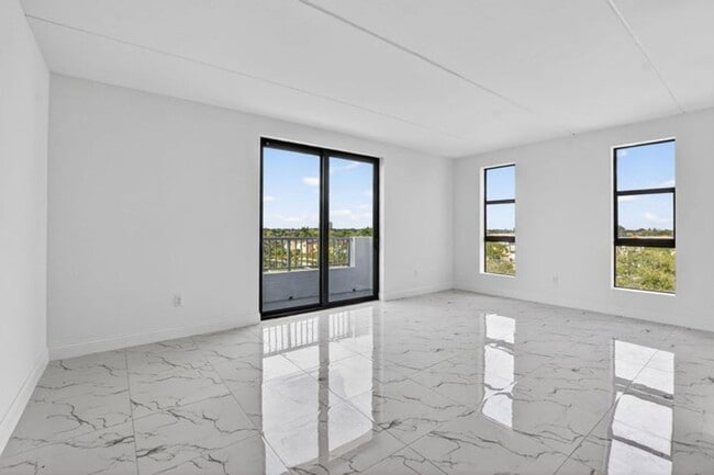 Building Photo - 250 W Hidden Valley Blvd