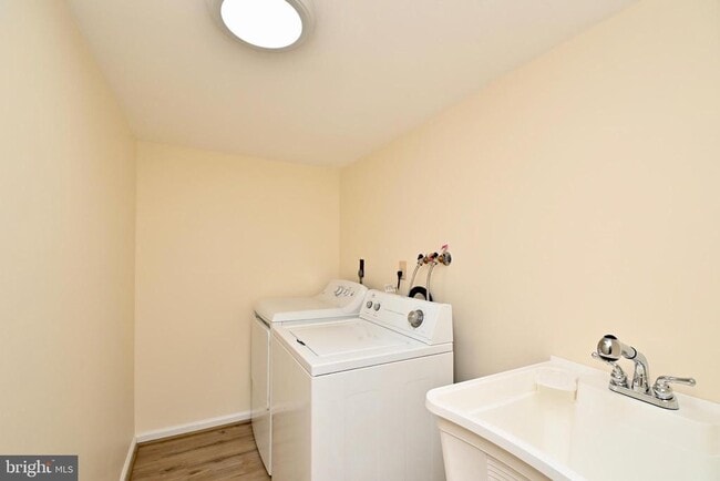 Building Photo - 2767 January Ct