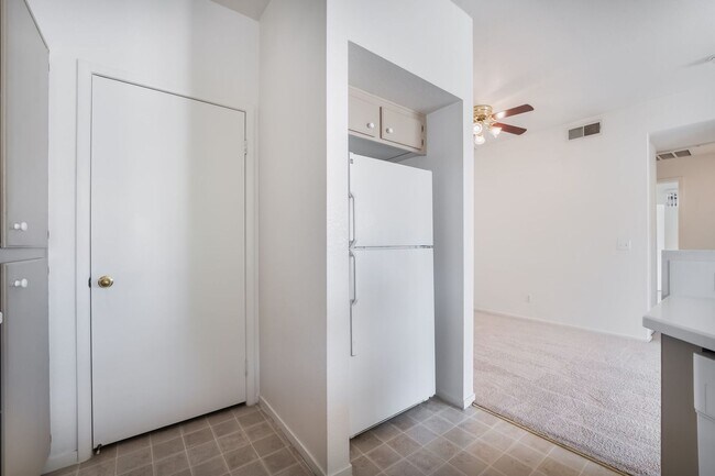 Building Photo - Charming Henderson Condo in Gated Communit...