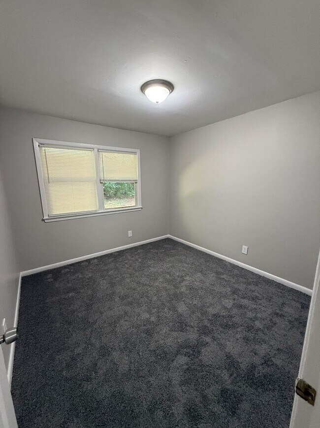 Building Photo - Cozy Greensboro Homes with Modern Amenitie...