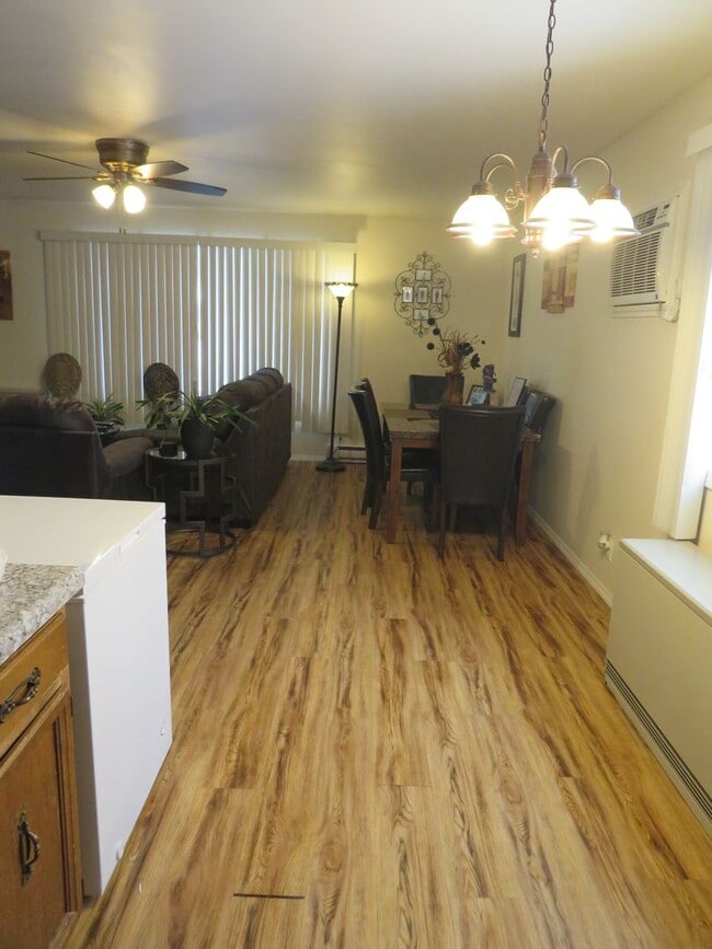 Building Photo - 1712 Chumas Dr