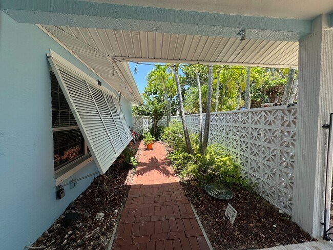 Building Photo - 498 Brightwaters Dr