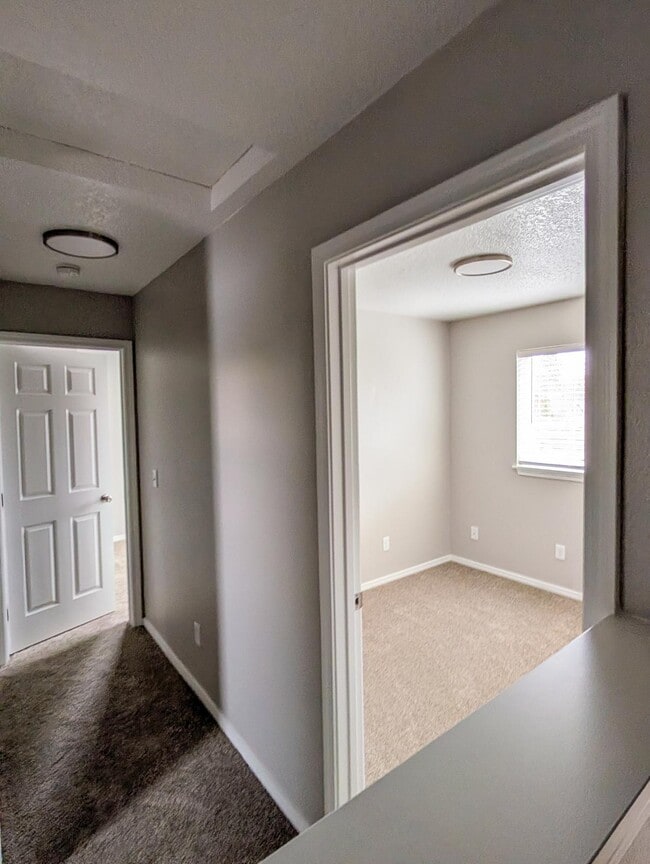 Building Photo - 5623 SE 84th Ave