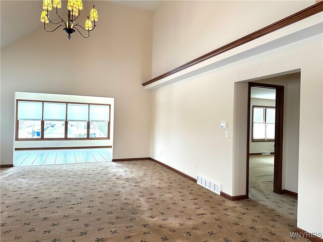 Building Photo - 8047 Laurel Park Ln