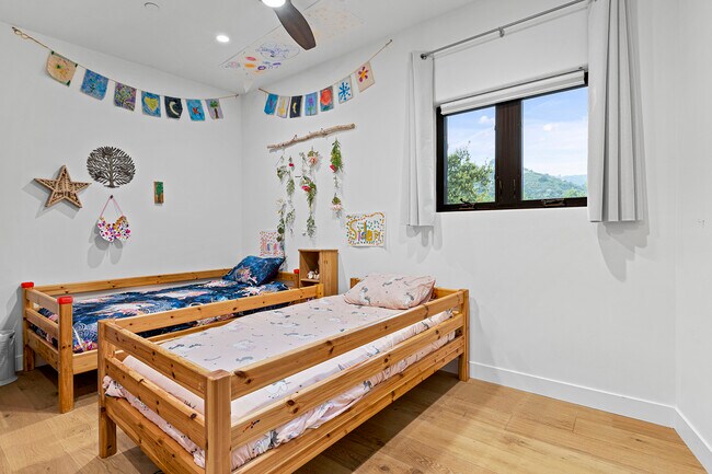 Building Photo - 20932 Canyon Trl