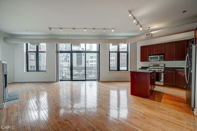 Building Photo - 333 W Hubbard St