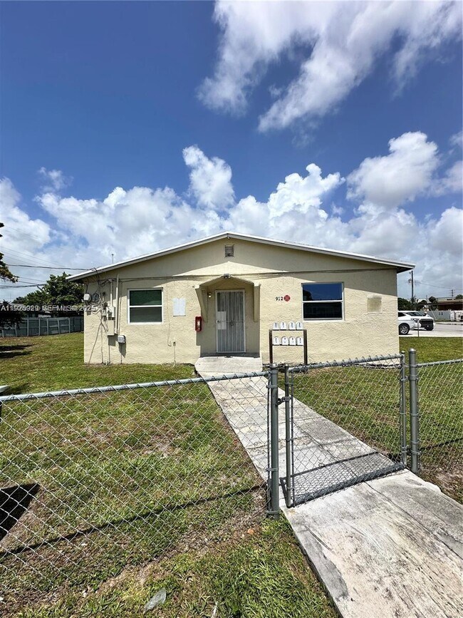 Primary Photo - 912 NW 9th Ave