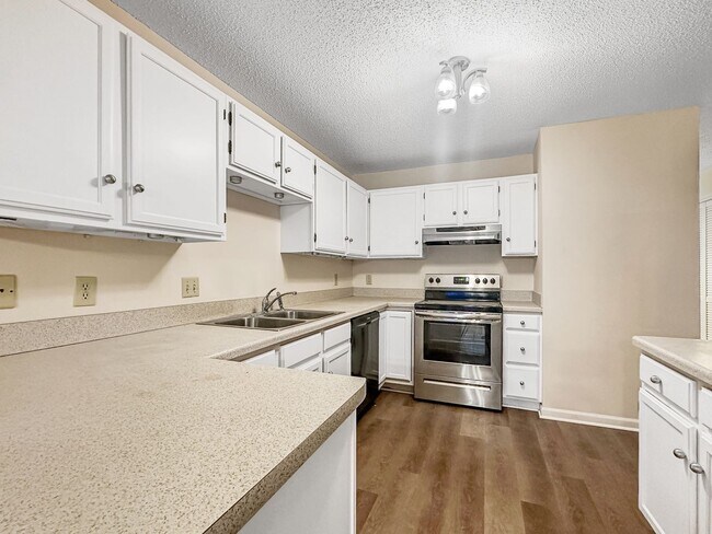 Building Photo - 15630 26th Ave N