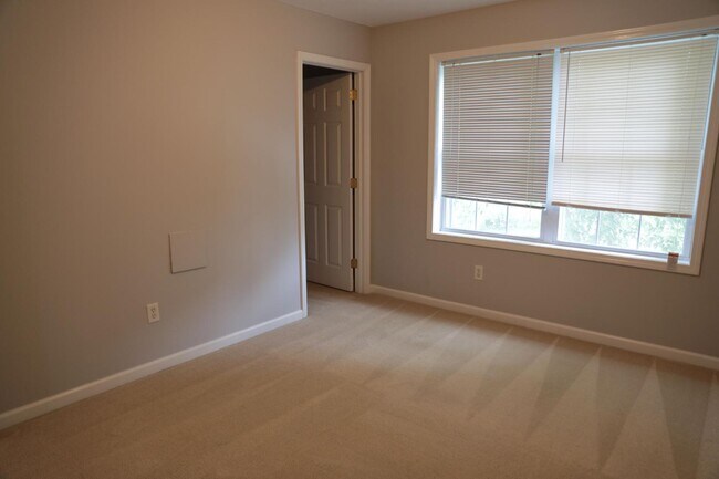 Building Photo - 3326 Yellow Sulphur Rd