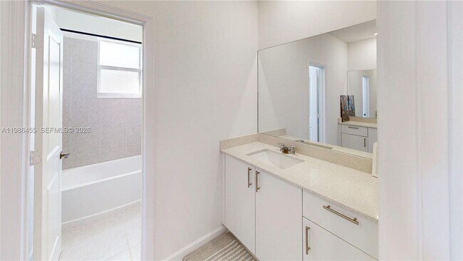 Building Photo - 2333 SE 28th St