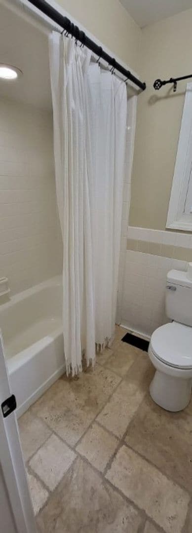 Building Photo - Home on Corner lot in Wood Valley