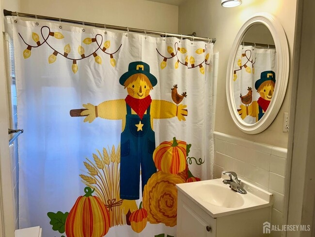 Building Photo - 22 Roselle Ave