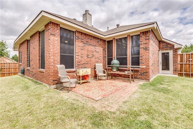 Building Photo - 5913 Dustin Trl