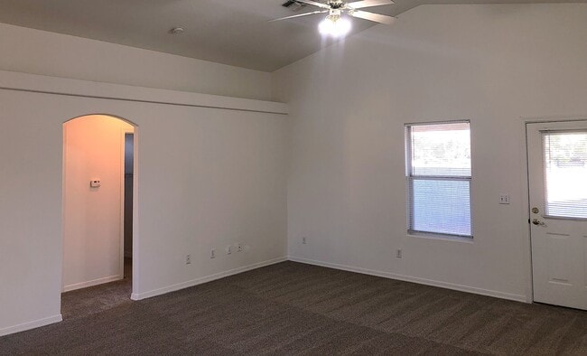 Building Photo - Charming 3+2 home in the heart of Kingman!