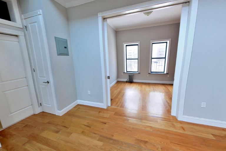 Building Photo - 330 E 100th St