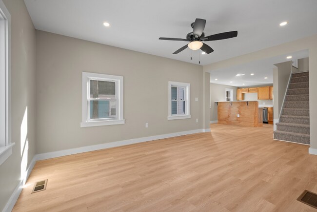 Building Photo - 17 Bridge St