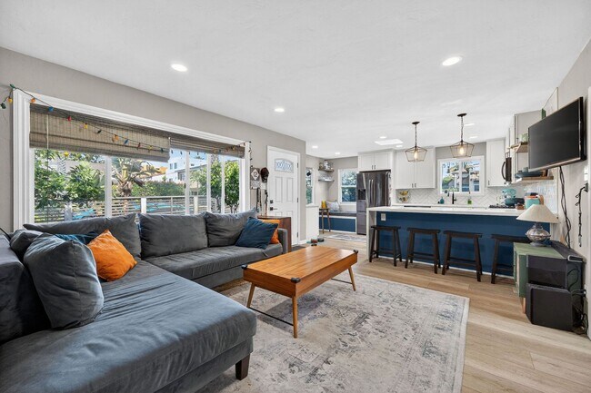 Building Photo - Beautiful 2 bedroom single family home available in Sunset Cliffs!