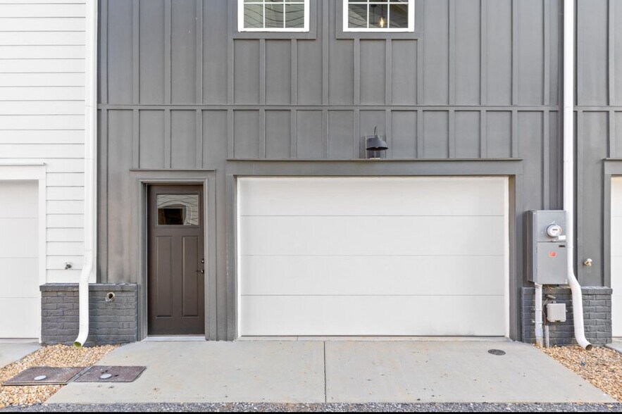 Building Photo - 126 E 19th St