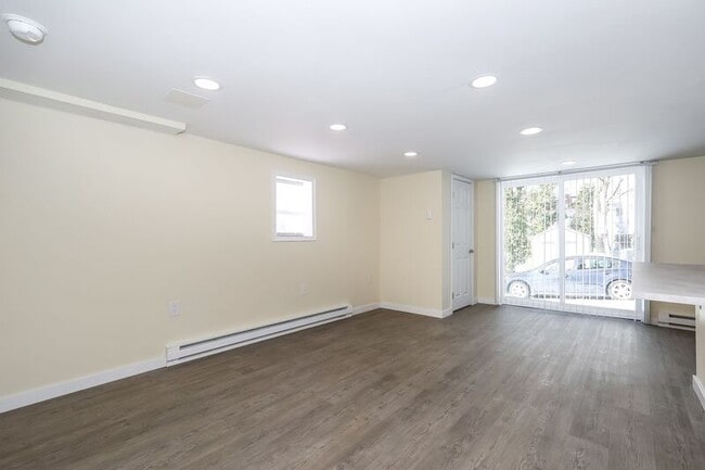 Building Photo - 419 W Jefferson St