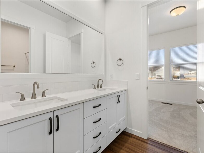 Building Photo - 1523 W Switchgrass Ct