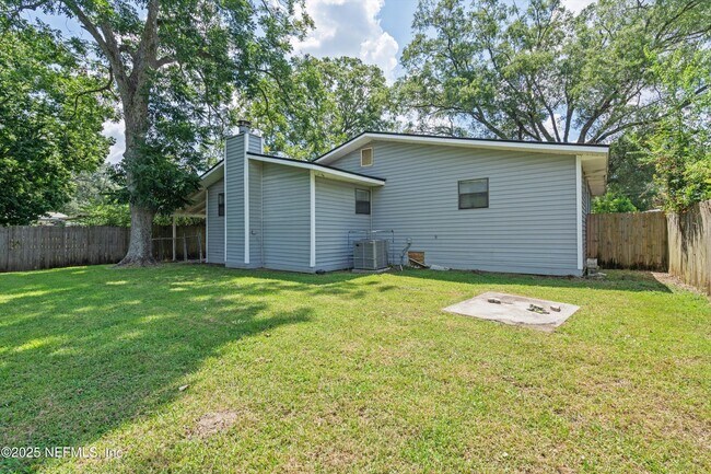 Building Photo - 2739 King Cole Dr