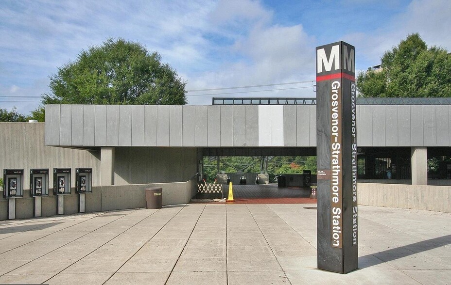 Building Photo - 10201 Grosvenor Pl