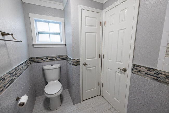 Building Photo - 8933 Bayaud Dr