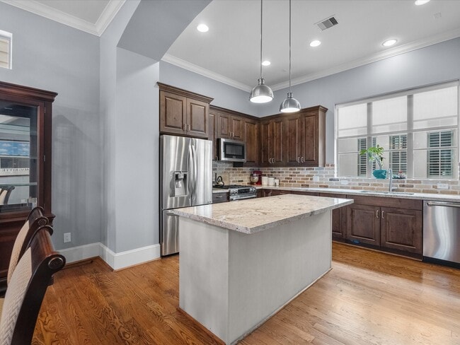 Building Photo - 1616 Rosewood St