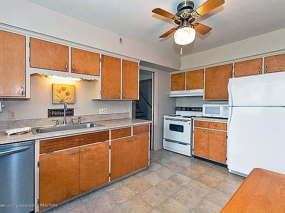 Building Photo - "Charming 3-Bed, 3-Bath Gem with Spacious 1774 Sq. Ft. in East Lansing"